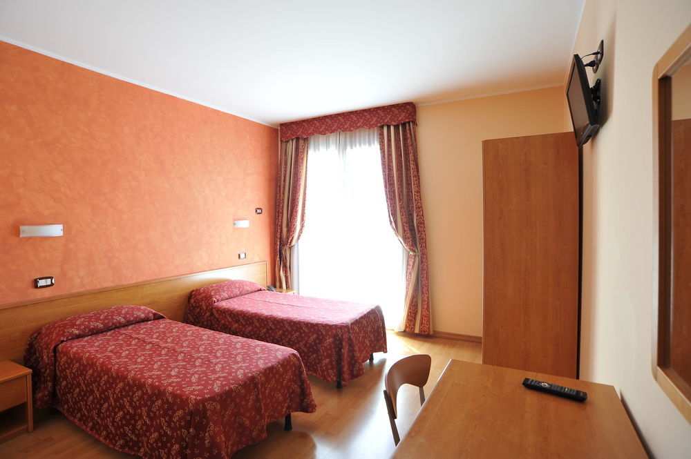 Hotel Colombo Breda di Piave Bagian luar foto